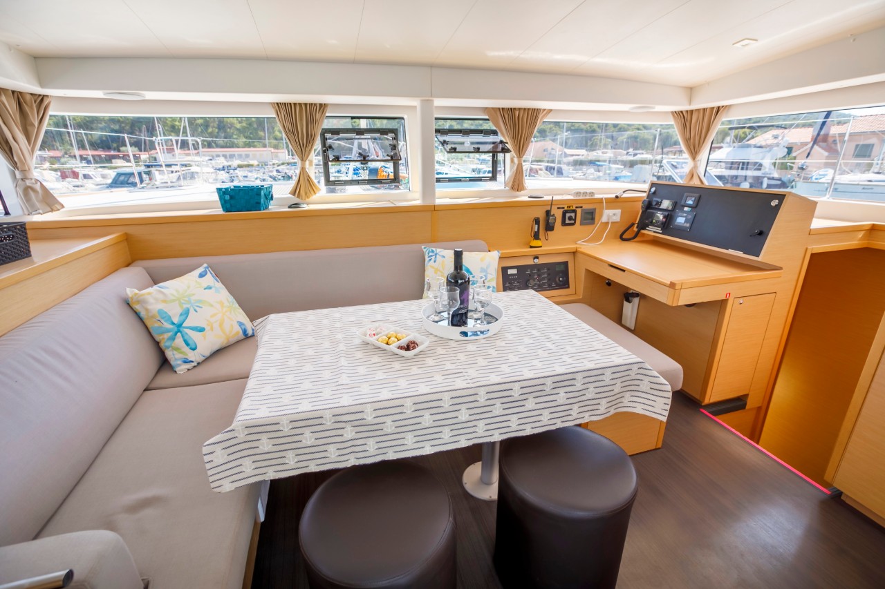 Lagoon 400 S2 — photo 14