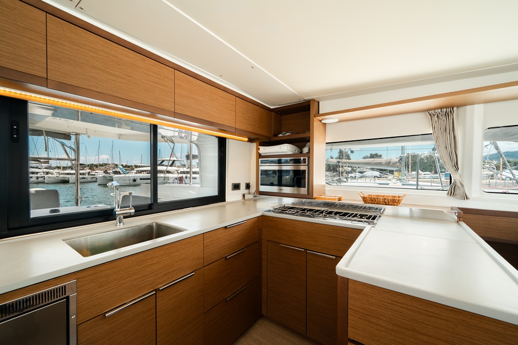 Lagoon 46 — photo 12