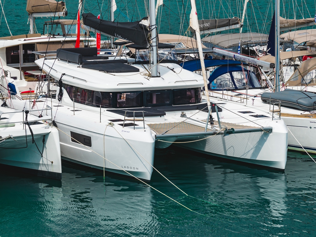 Lagoon 43 — photo 1