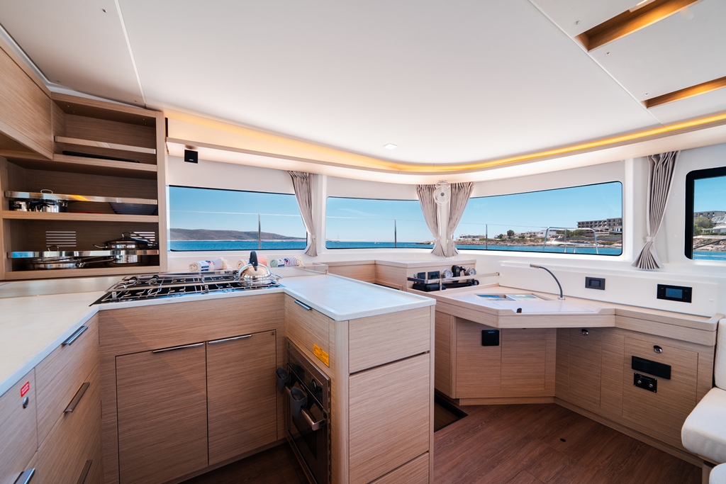 Lagoon 43 — photo 11