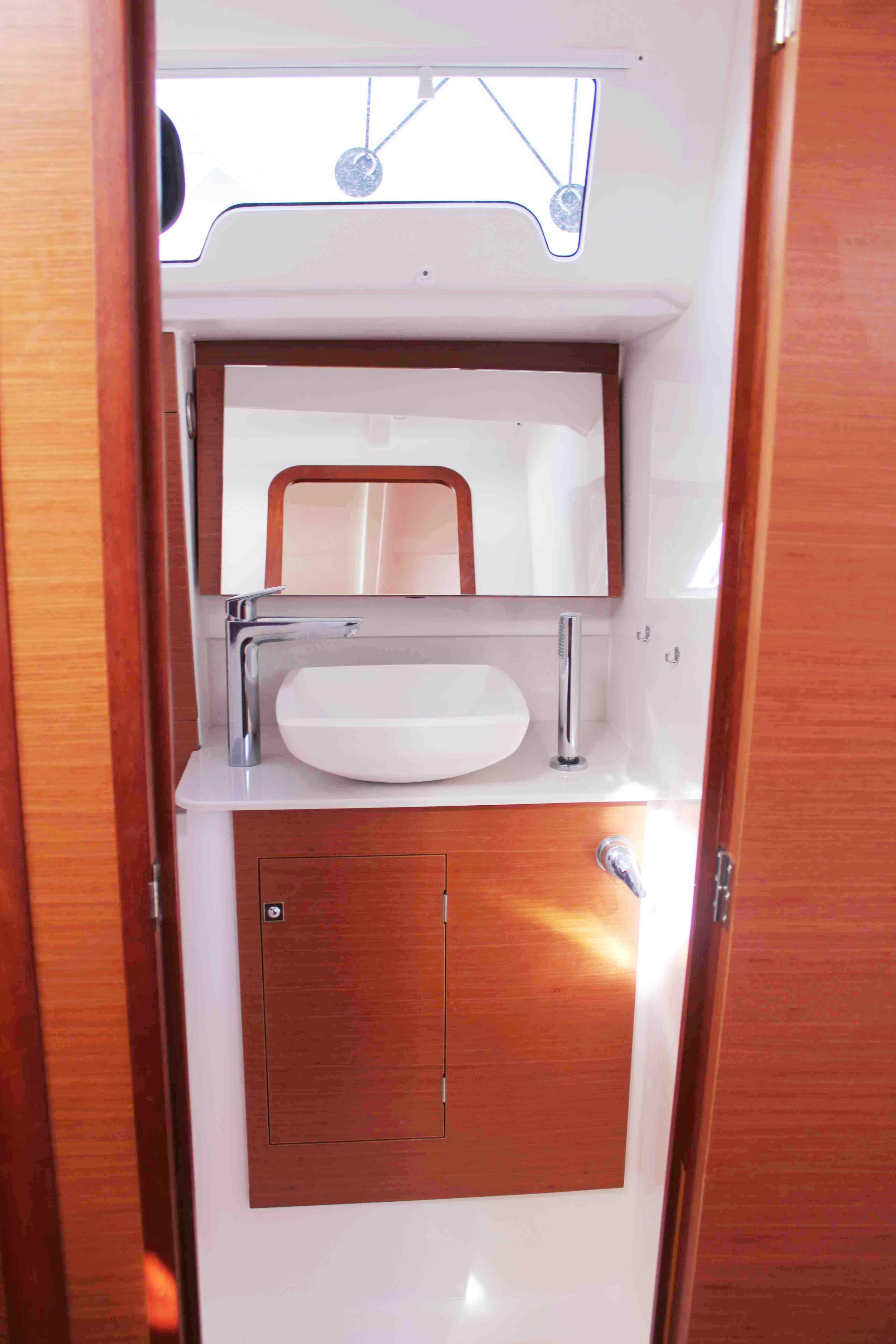 Dufour 382 GL — photo 14