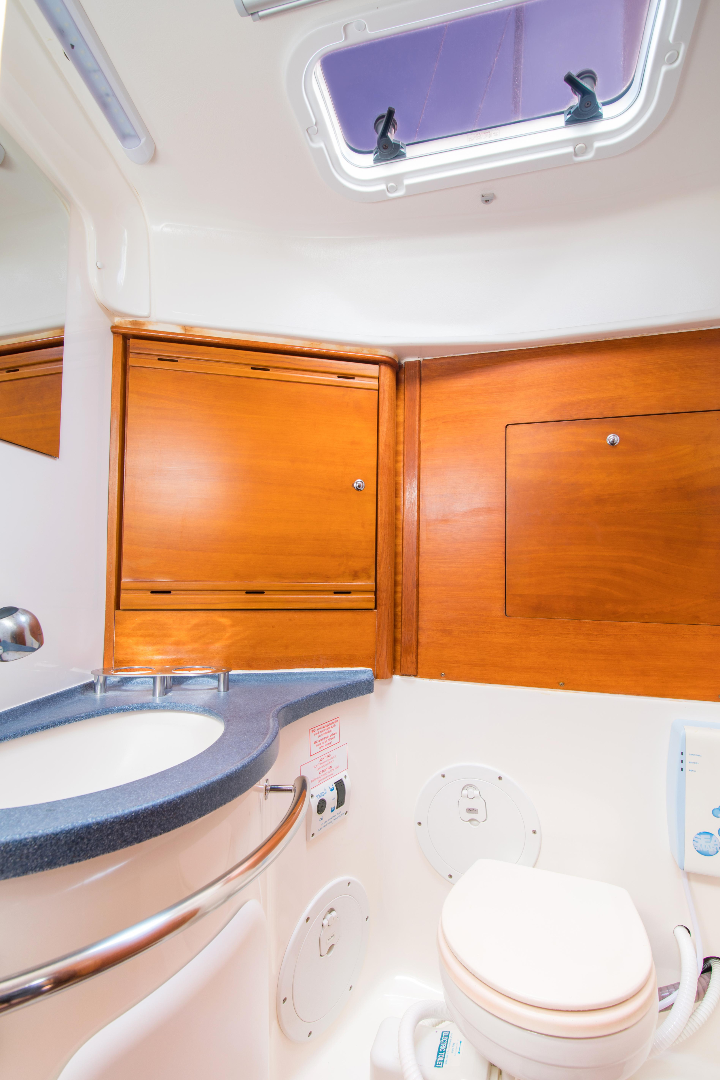Bavaria 40 Cruiser — photo 12