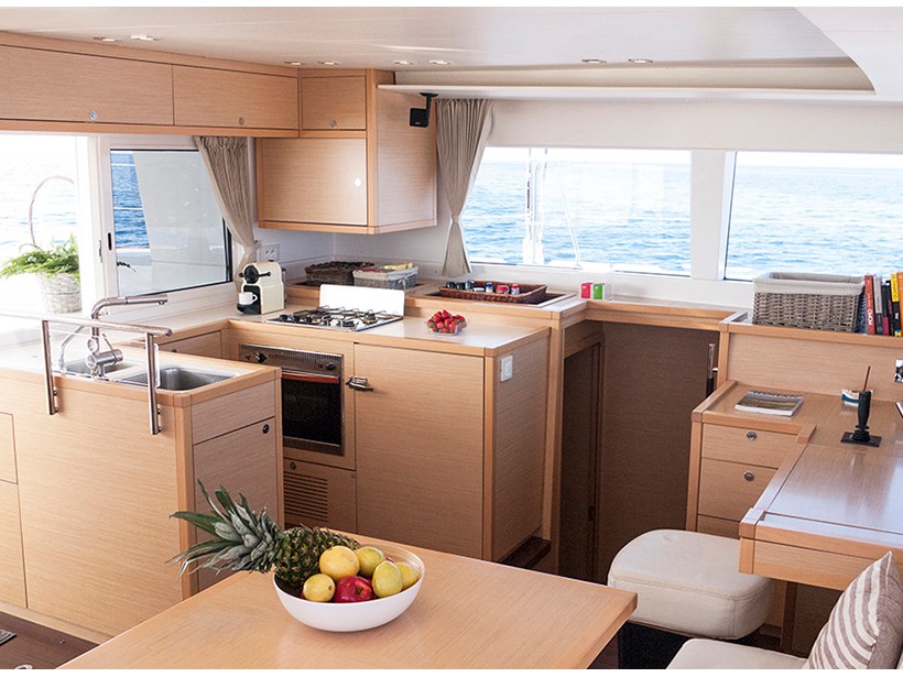 Lagoon 450 — photo 2