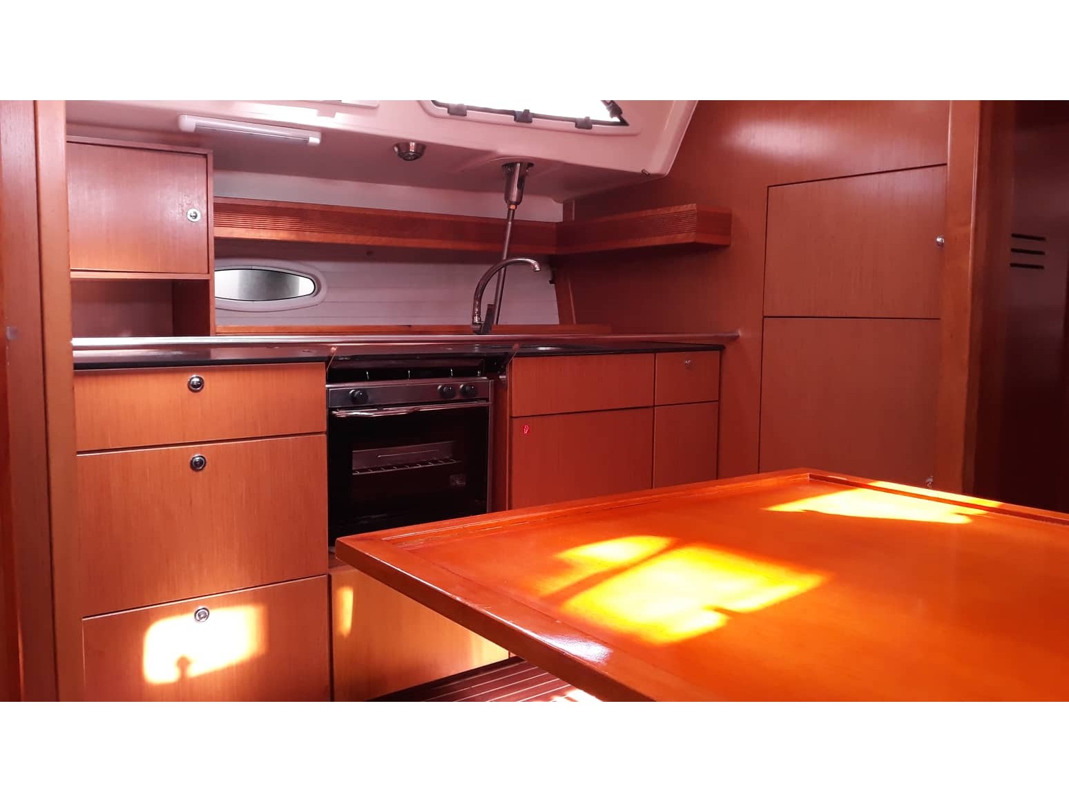 Bavaria 47 Cruiser — photo 4