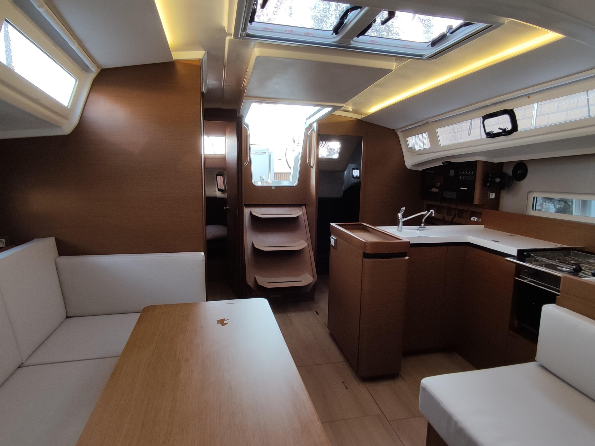 Sun Odyssey 410 — photo 4