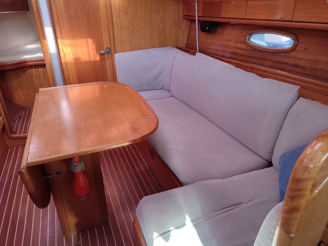 Bavaria 37 Cruiser — photo 9