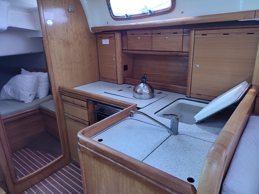 Bavaria 37 Cruiser — photo 4