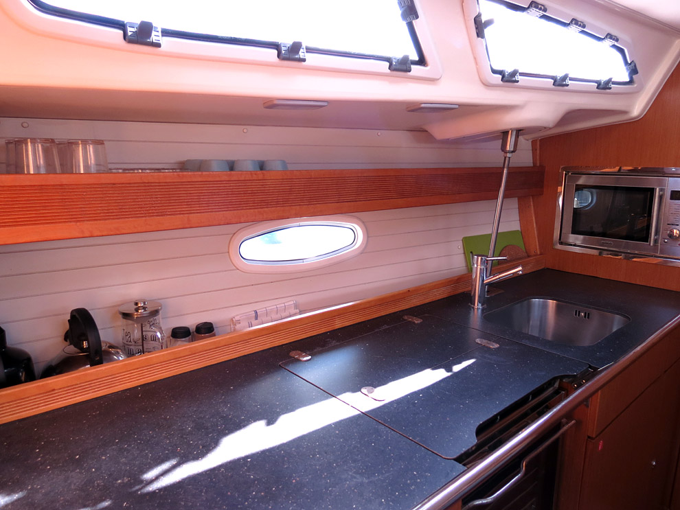 Bavaria 43 Cruiser — photo 10