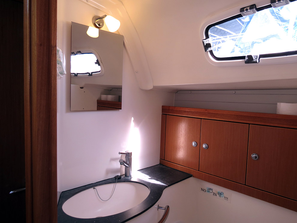 Bavaria 43 Cruiser — photo 9