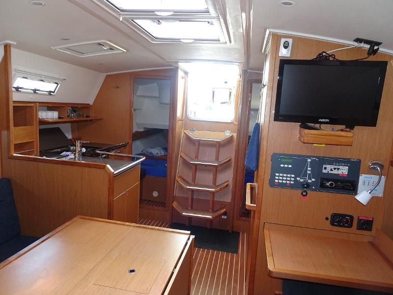 Bavaria 36 Cruiser — photo 10