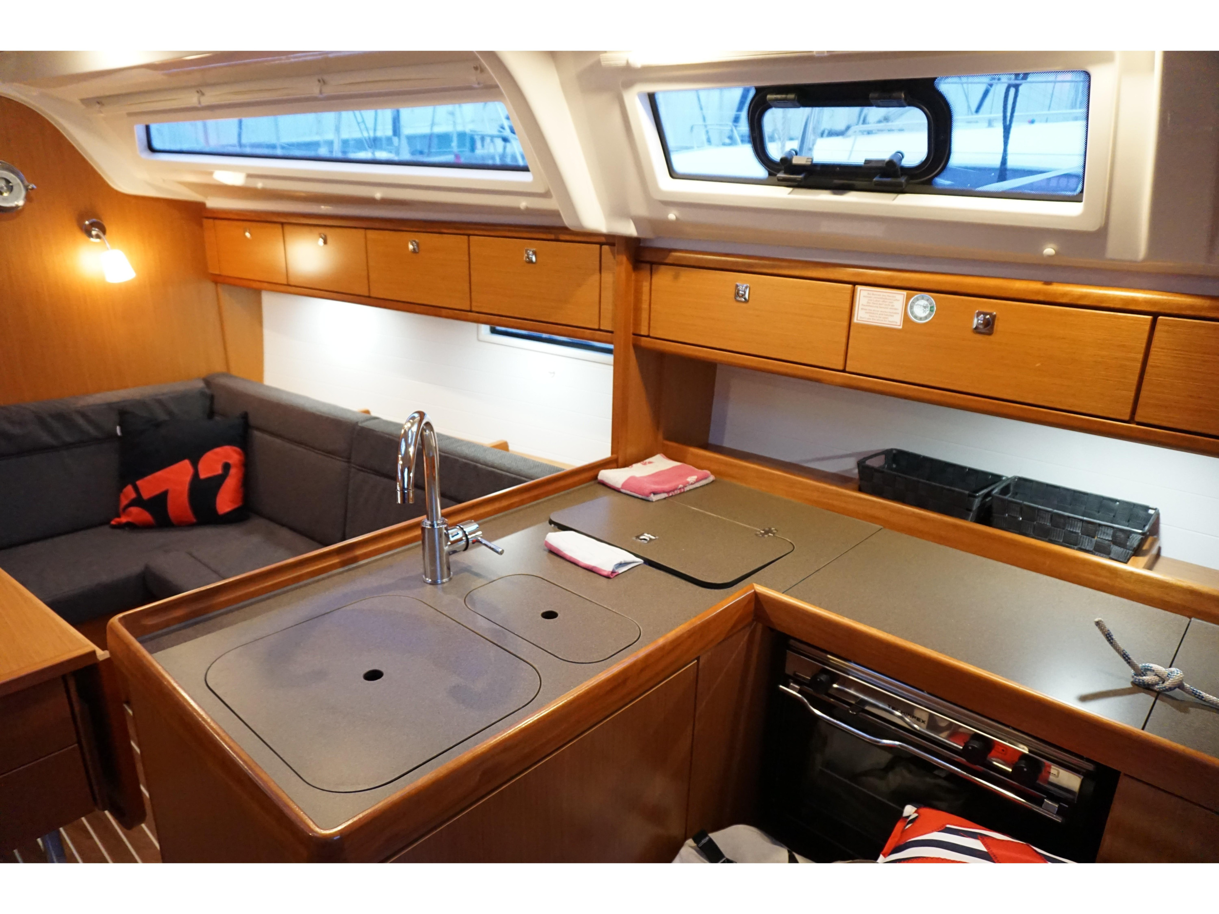Bavaria Cruiser 37 — photo 2