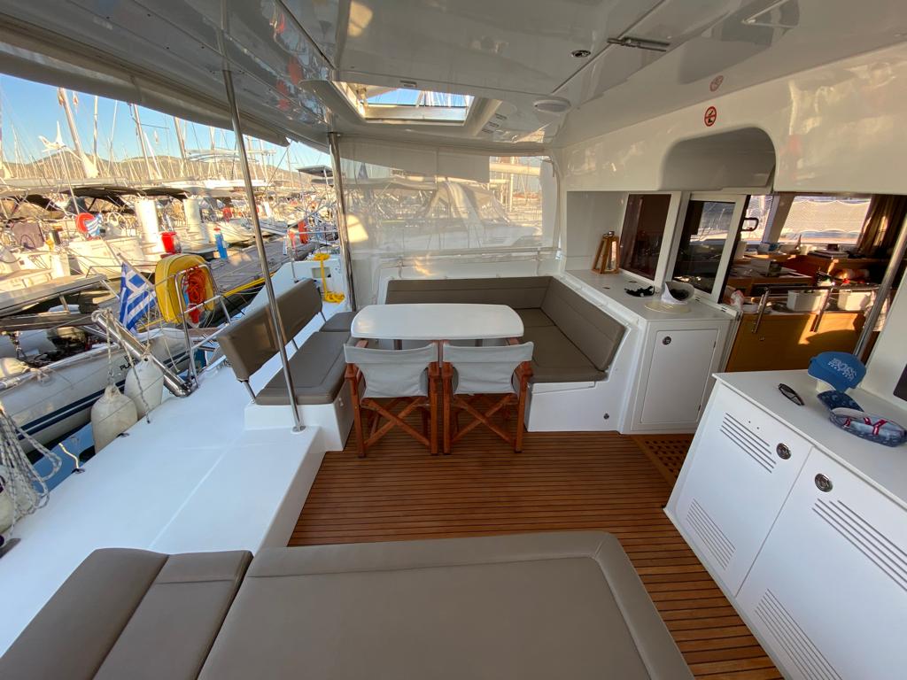 Lagoon 450F — photo 17