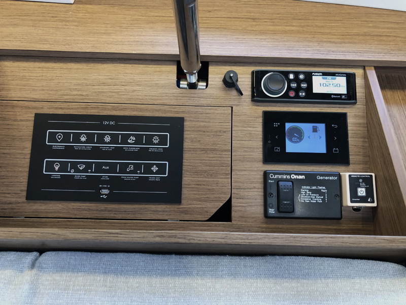 Oceanis 51.1 — photo 24