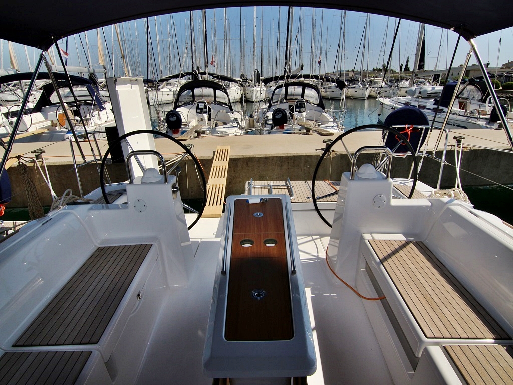 DUFOUR 460 Grand Large BT — photo 12