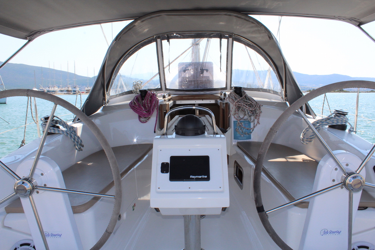 Bavaria 34 Cruiser — photo 9