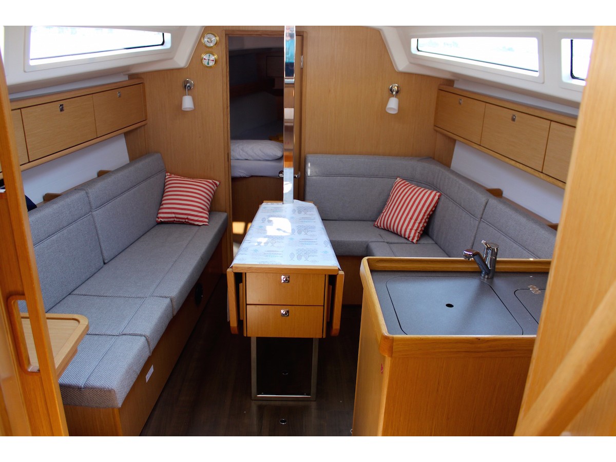 Bavaria 34 Cruiser — photo 2