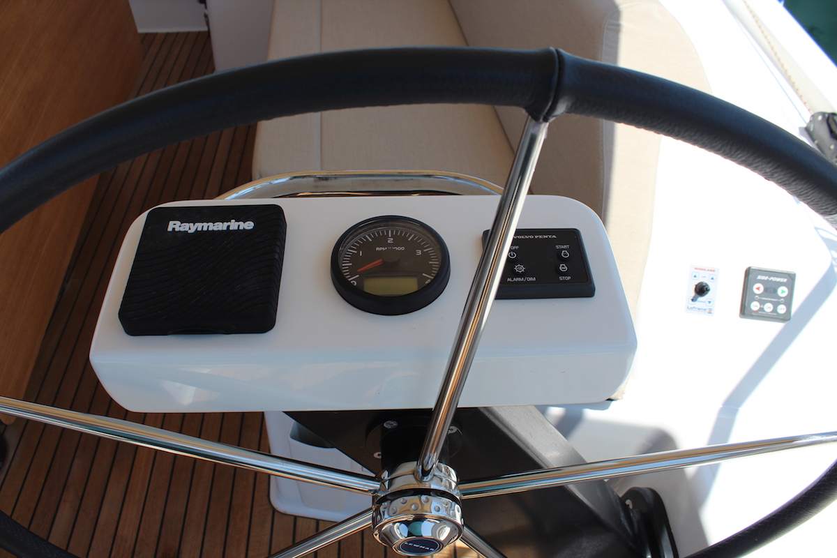 Dufour 390 Grand Large — photo 8