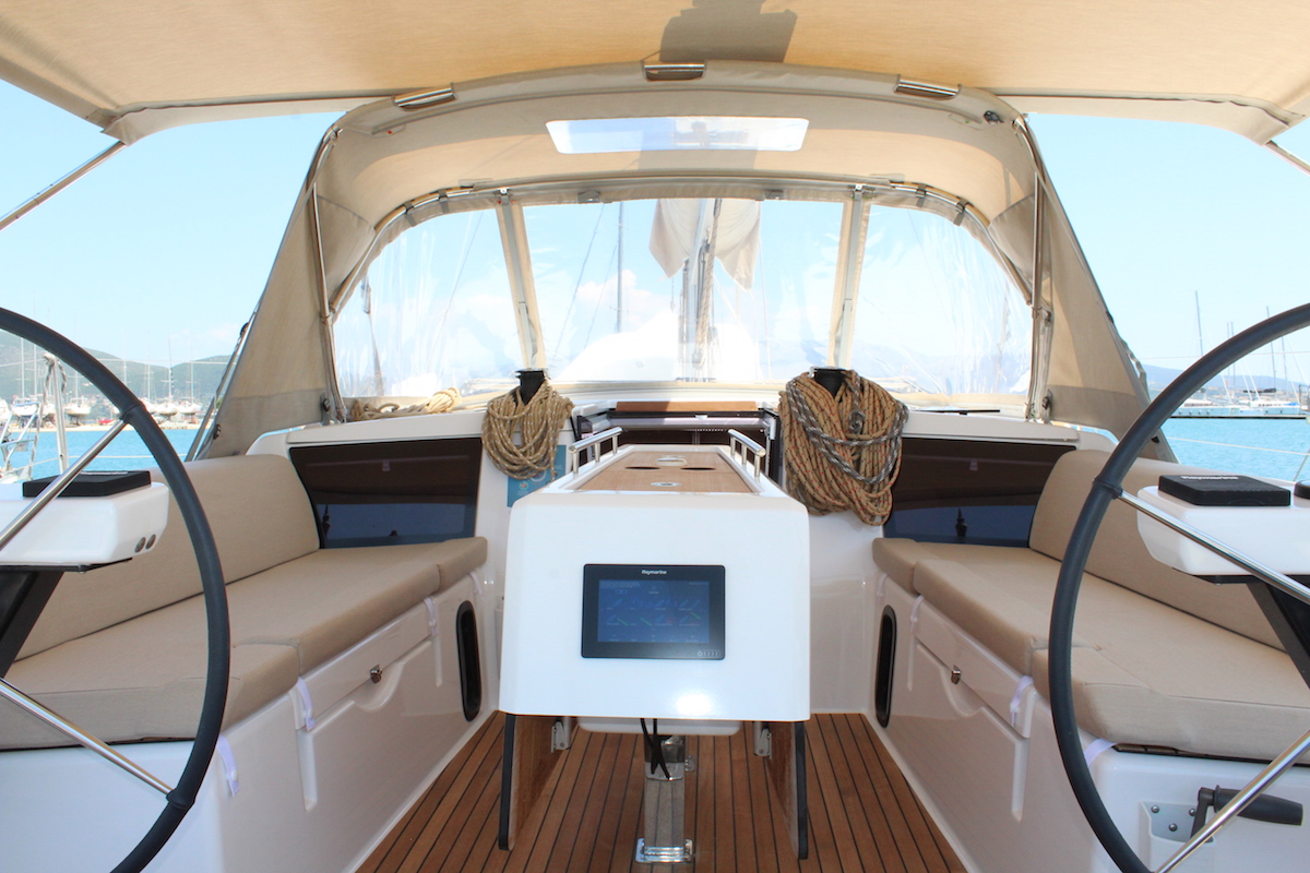 Dufour 390 Grand Large — photo 3