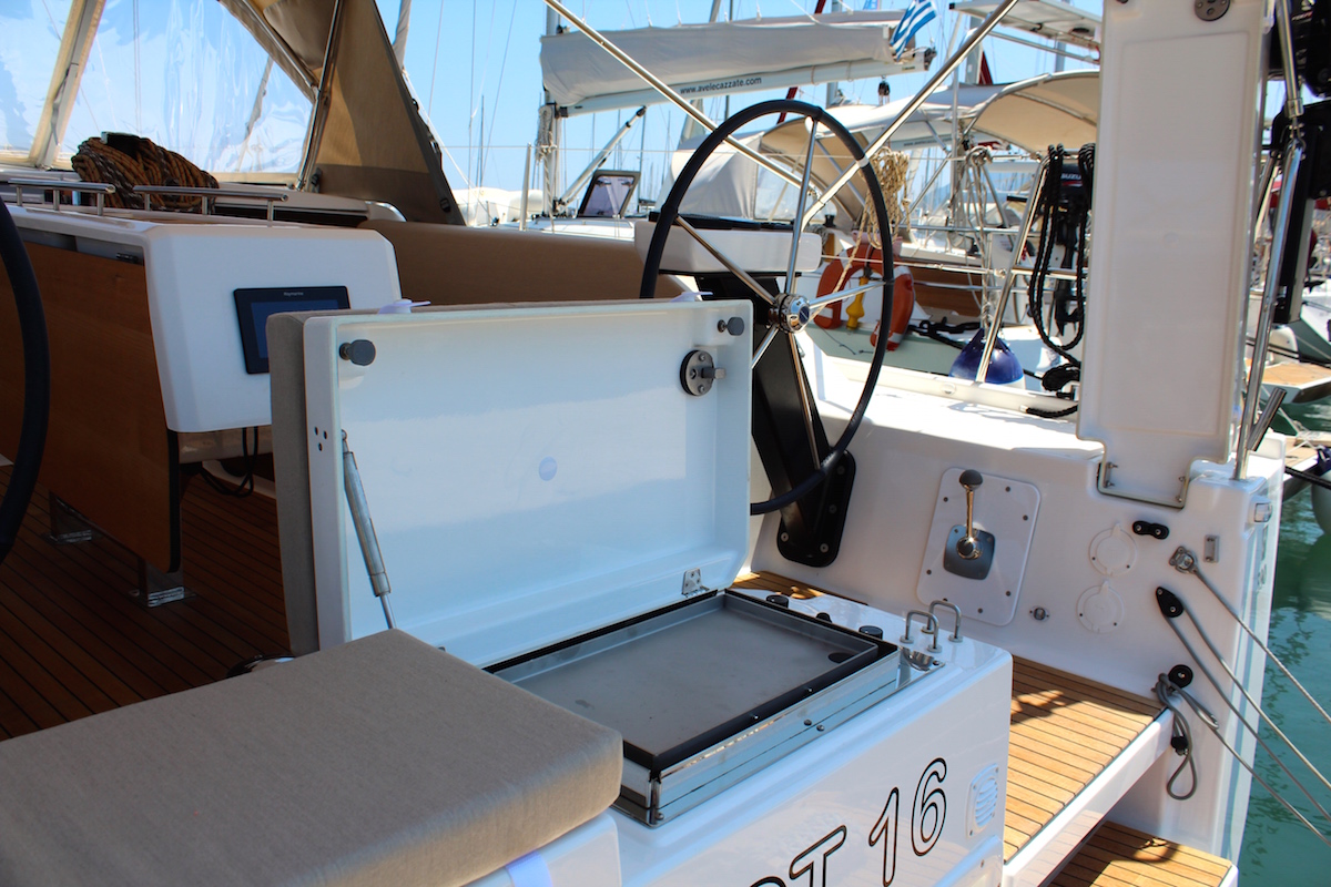 Dufour 390 Grand Large — photo 10