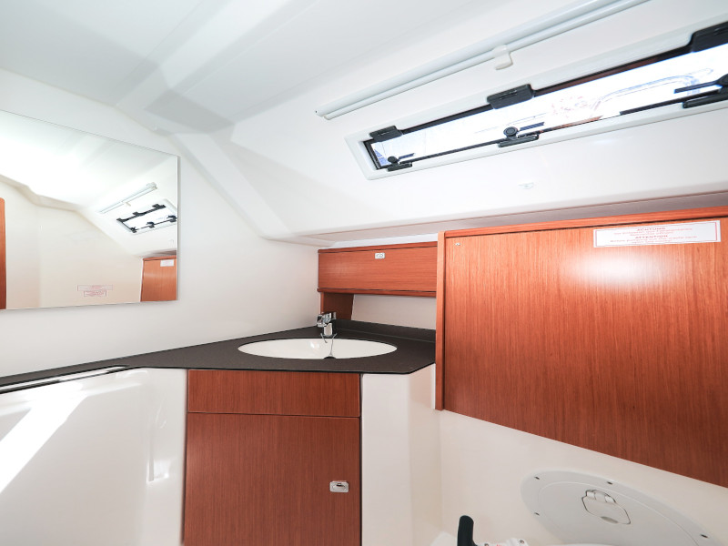 Bavaria Cruiser 46 — photo 33