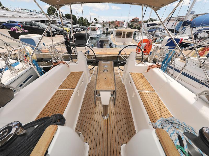 DUFOUR 380 — photo 104