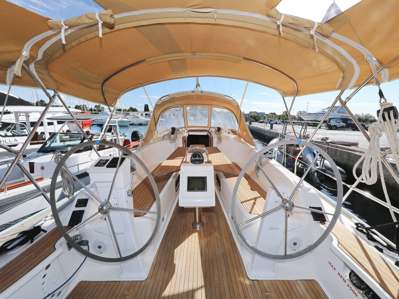 Bavaria Cruiser 37 — photo 103
