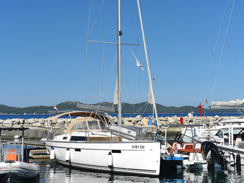 Bavaria Cruiser 37 — photo 13