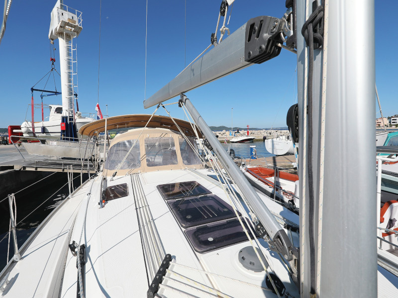 Bavaria Cruiser 37 — photo 98