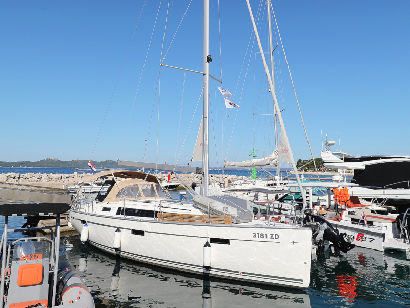 Bavaria Cruiser 37 — photo 62