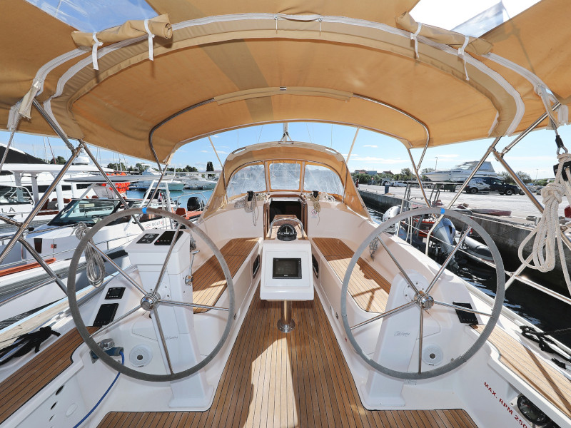 Bavaria Cruiser 37 — photo 99