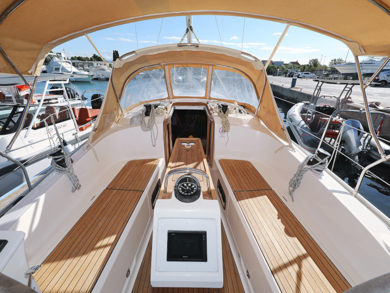 Bavaria Cruiser 37 — photo 51