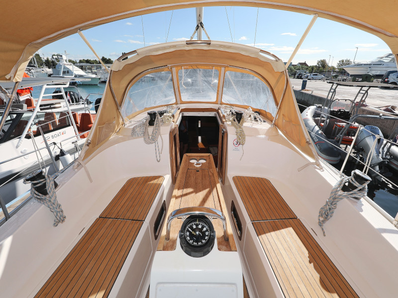 Bavaria Cruiser 37 — photo 28