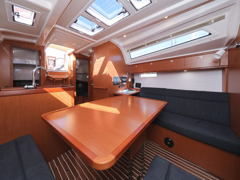 Bavaria Cruiser 37 — photo 44