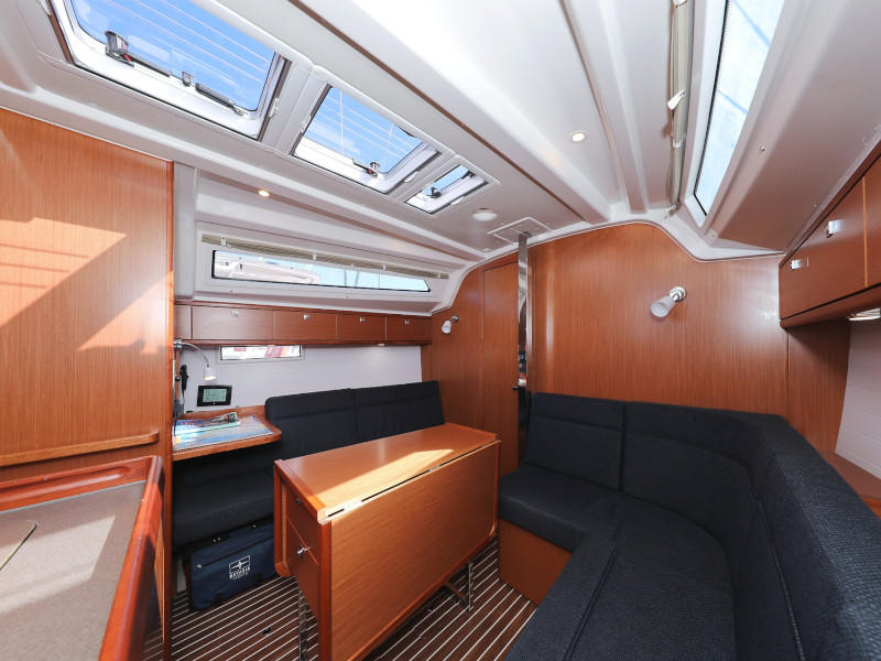 Bavaria Cruiser 37 — photo 4
