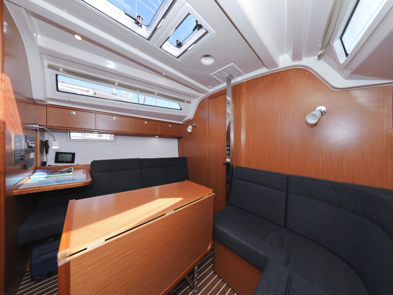 Bavaria Cruiser 37 — photo 53