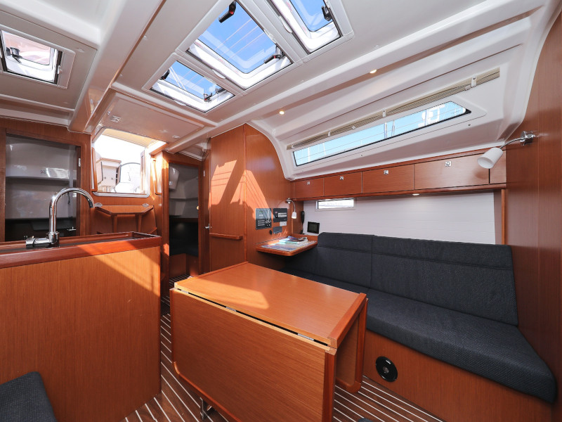 Bavaria Cruiser 37 — photo 21