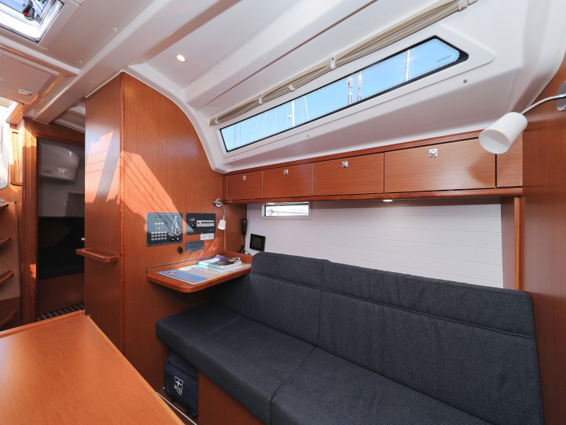 Bavaria Cruiser 37 — photo 9