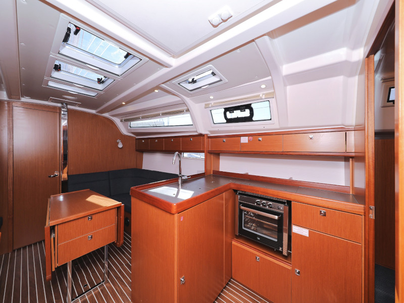 Bavaria Cruiser 37 — photo 46