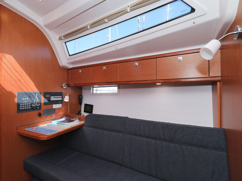 Bavaria Cruiser 37 — photo 33