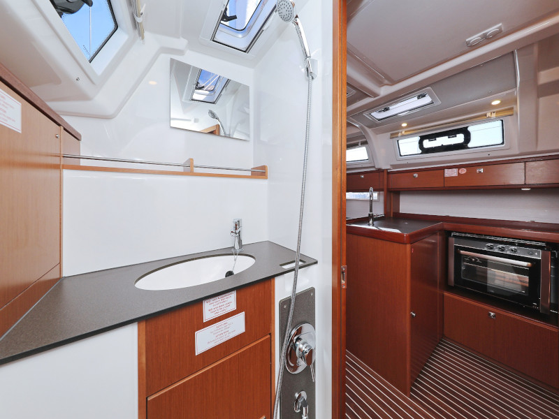 Bavaria Cruiser 37 — photo 87