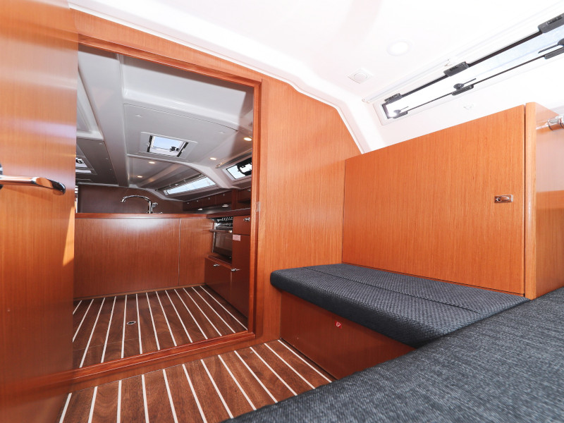 Bavaria Cruiser 37 — photo 32