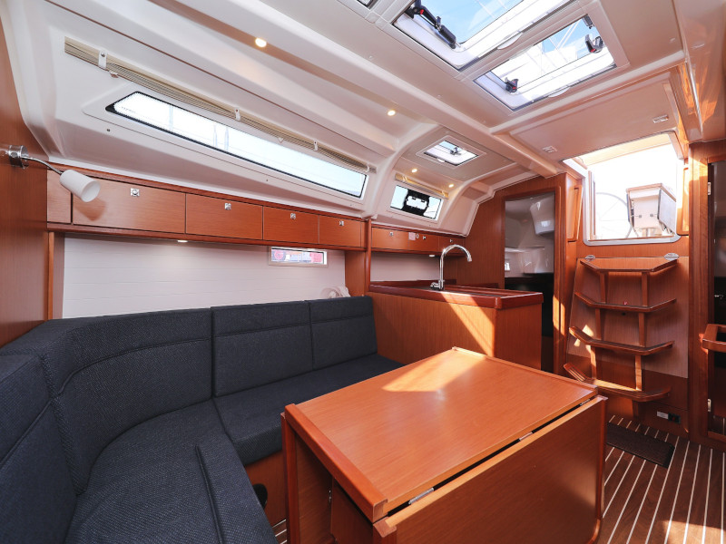 Bavaria Cruiser 37 — photo 14