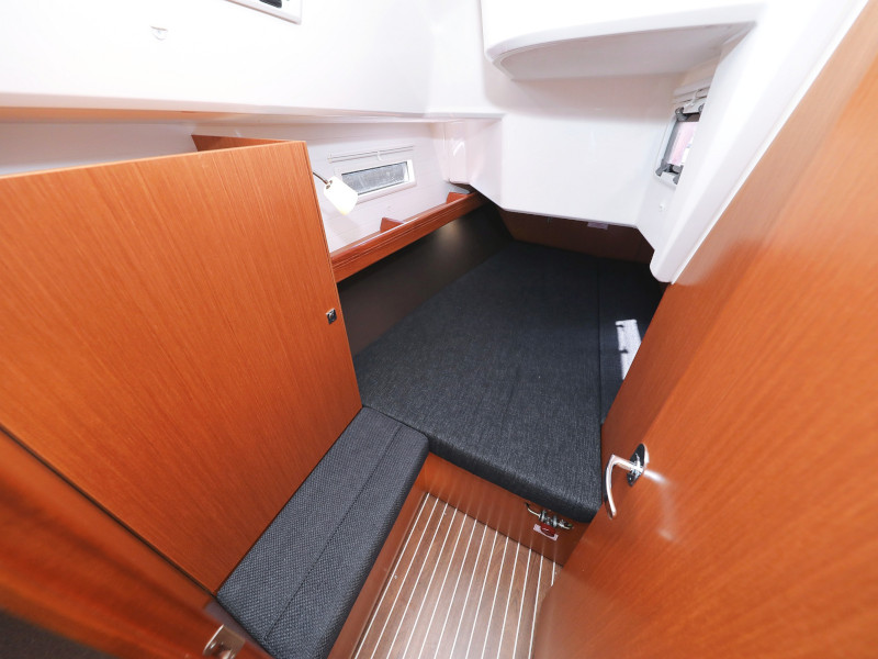 Bavaria Cruiser 37 — photo 11