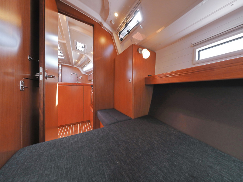 Bavaria Cruiser 37 — photo 17