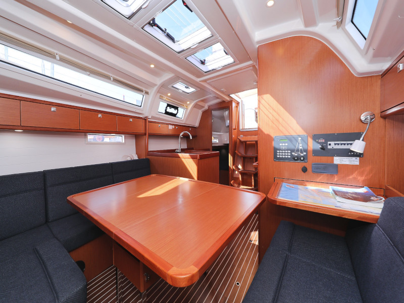 Bavaria Cruiser 37 — photo 41