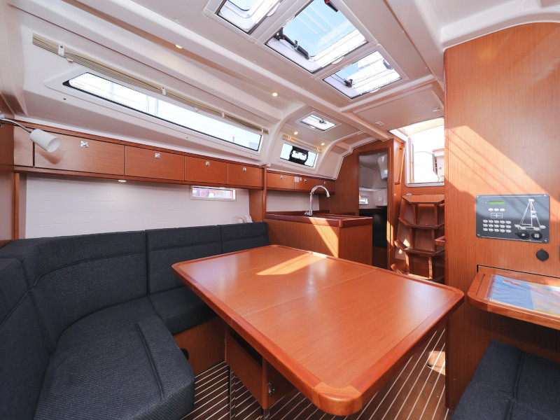 Bavaria Cruiser 37 — photo 96