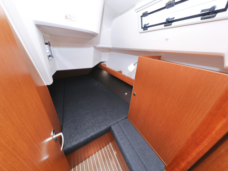 Bavaria Cruiser 37 — photo 93