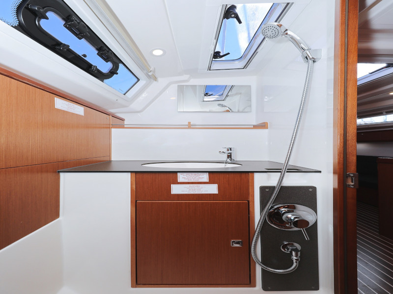 Bavaria Cruiser 37 — photo 77