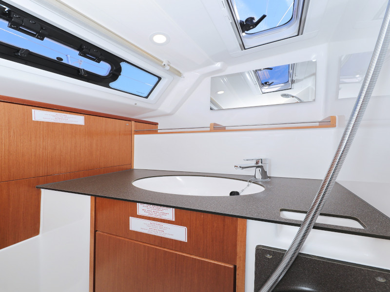 Bavaria Cruiser 37 — photo 20
