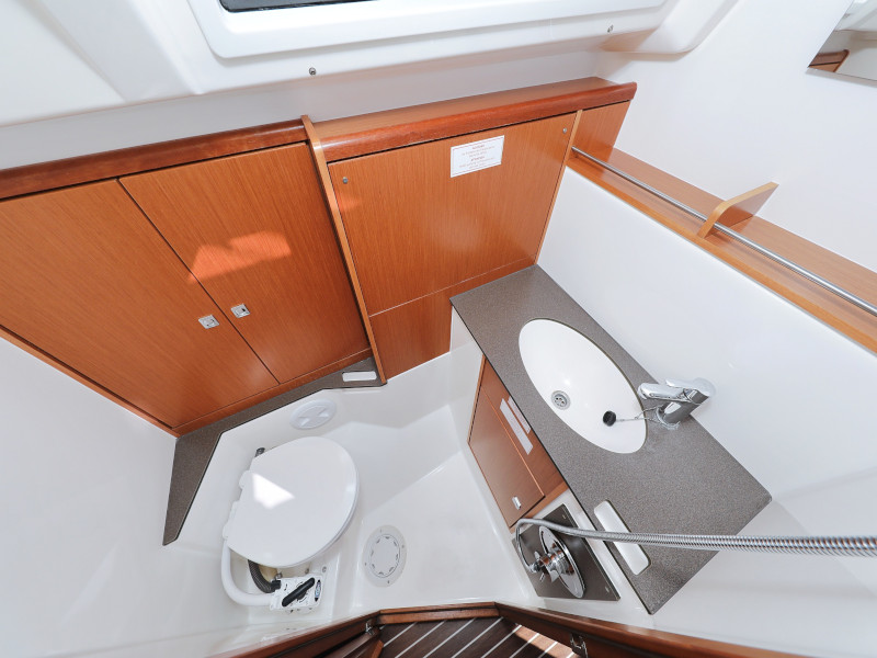 Bavaria Cruiser 37 — photo 12